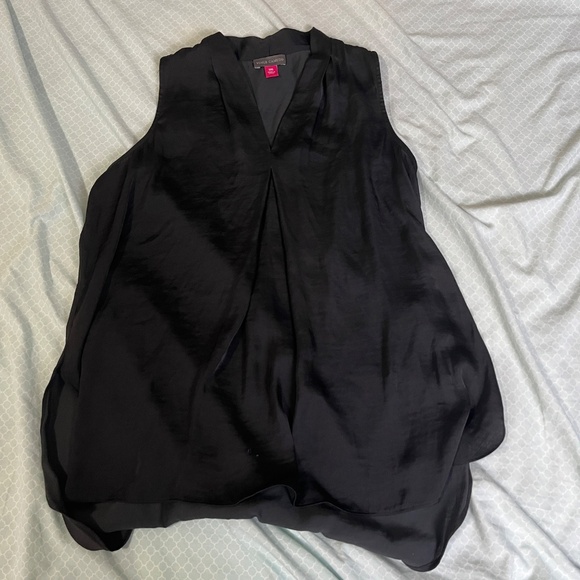 Vince Camuto Inverted Front Pleat Black Blouse - Picture 4 of 6